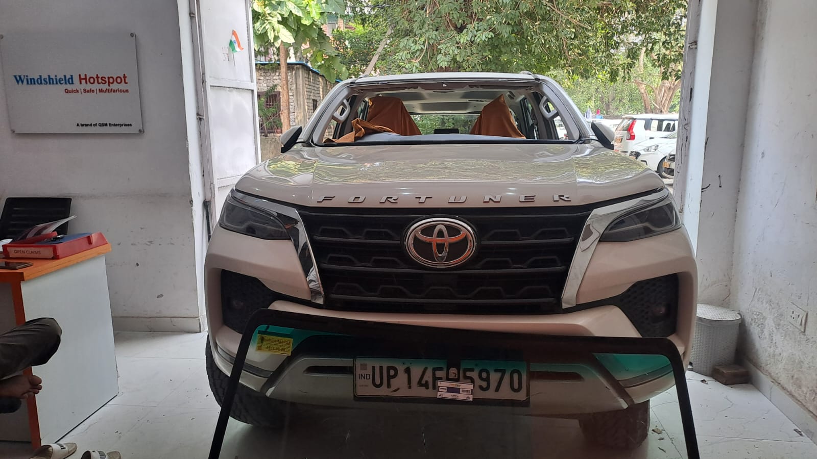 Side Door Glass Fitting
